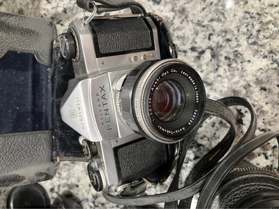 Antique Cameras: 8mm & 35mm Models - photo 2