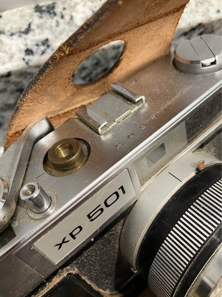 Antique Cameras: 8mm & 35mm Models - photo 4
