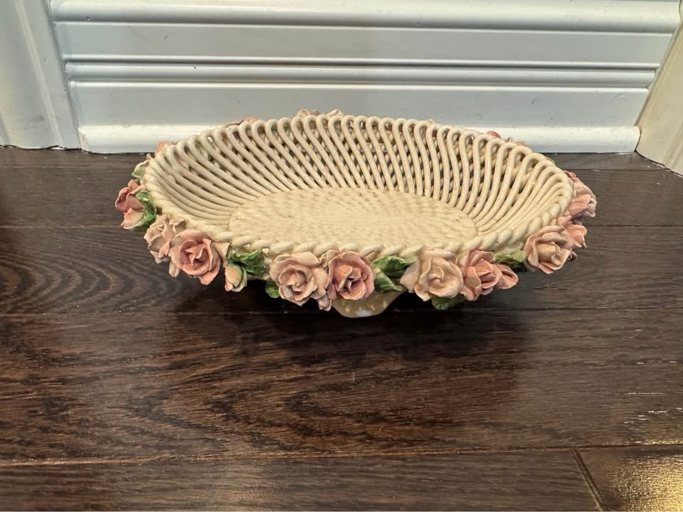 Ceramic bowl with ornamental roses - photo 2