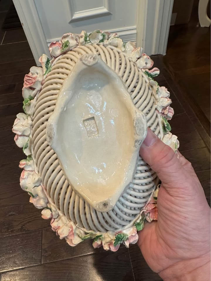 Ceramic bowl with ornamental roses - photo 3