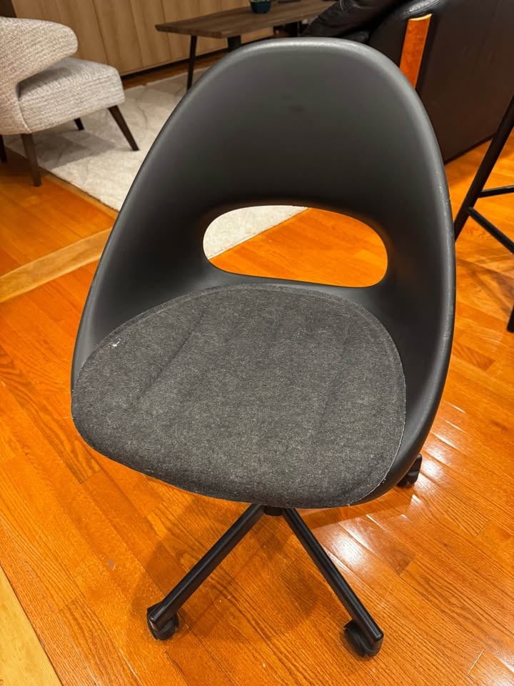 Ikea Swivel chair + pad - photo 2