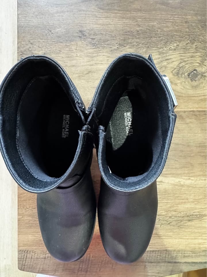 Michael Kors Girls Boots - Size 4 - photo 3