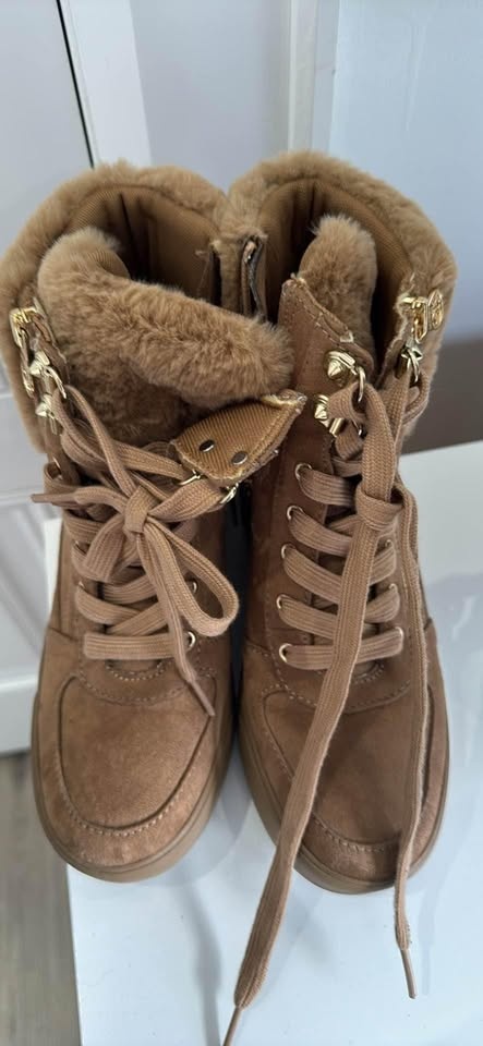 Guess Women's Boots - Size 7 - photo 4
