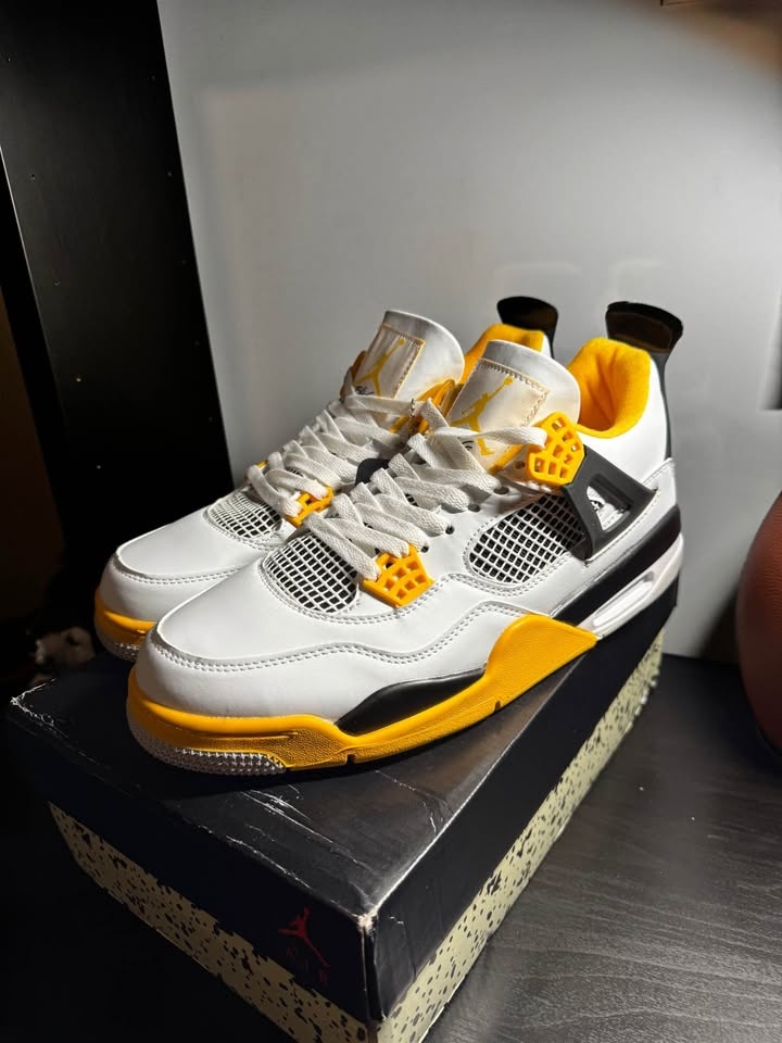 Jordan 4 Vivid Sulfur Size 11 - photo 2