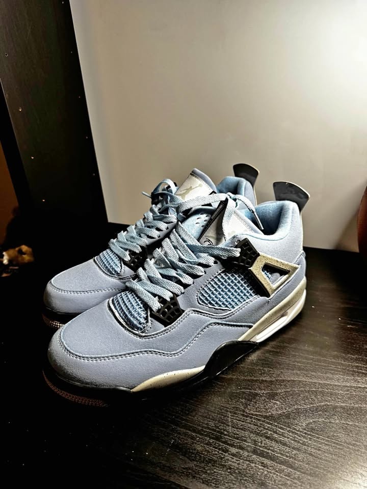 Jordan 4 University Blues - Size 11