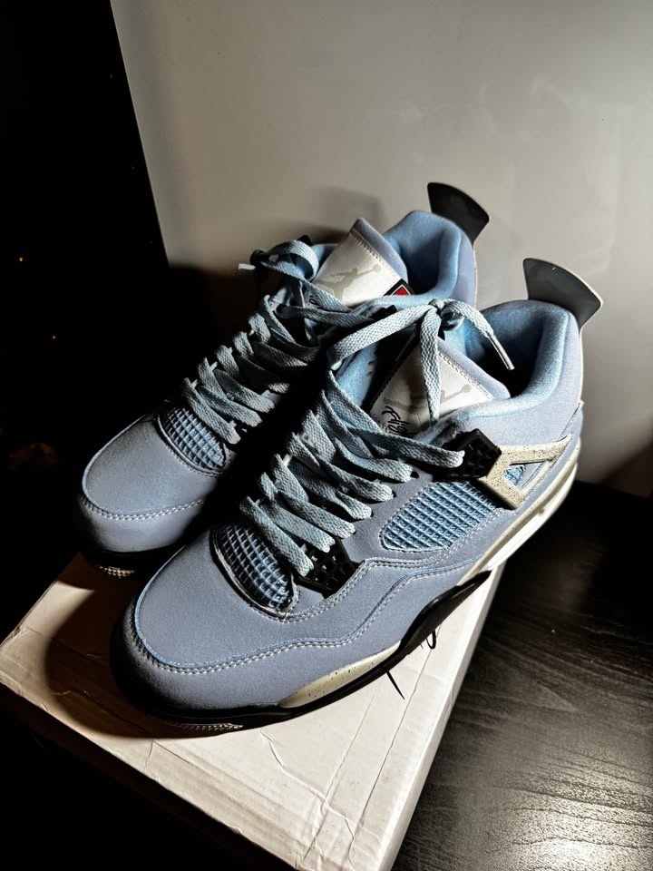 Jordan 4 University Blues - Size 11 - photo 2