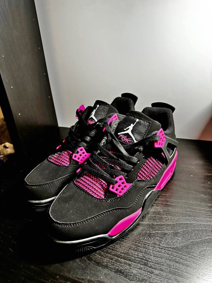 Jordan 4 Pink Thunders Size 11