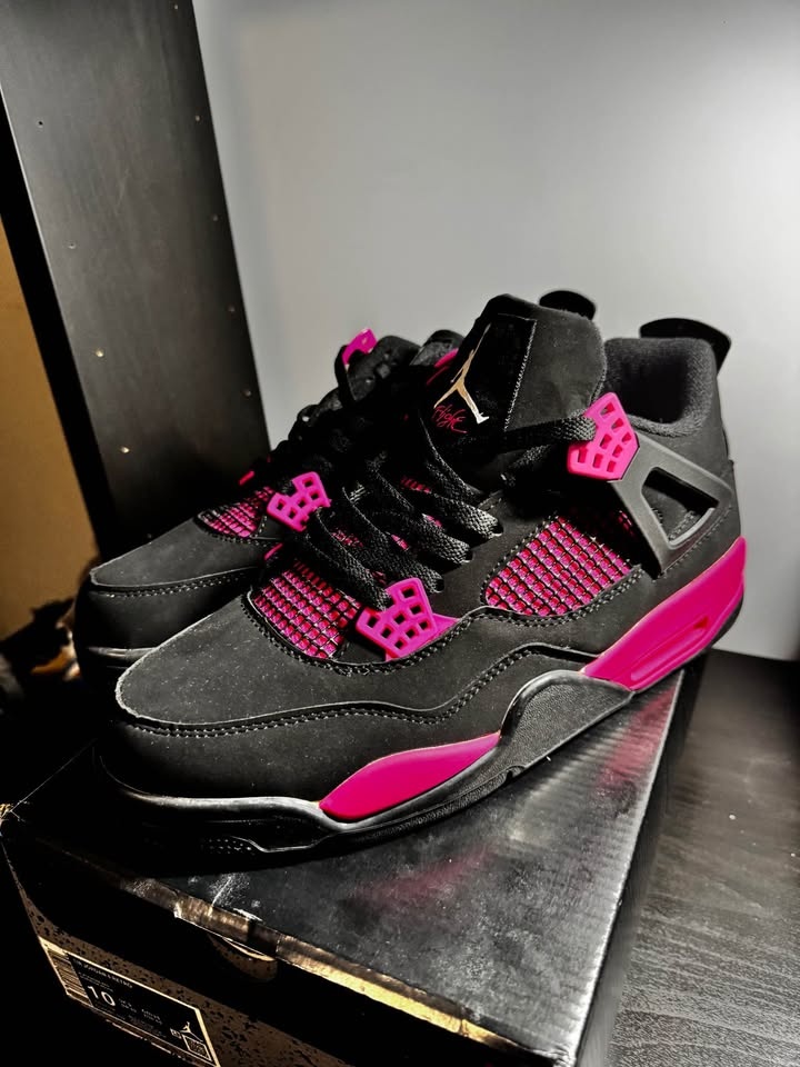 Jordan 4 Pink Thunders Size 11 - photo 2
