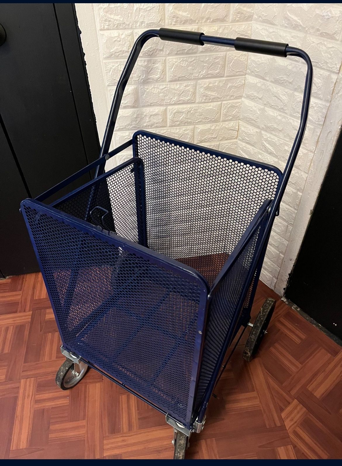 Heavy-Duty Mesh Steel Utility Wagon