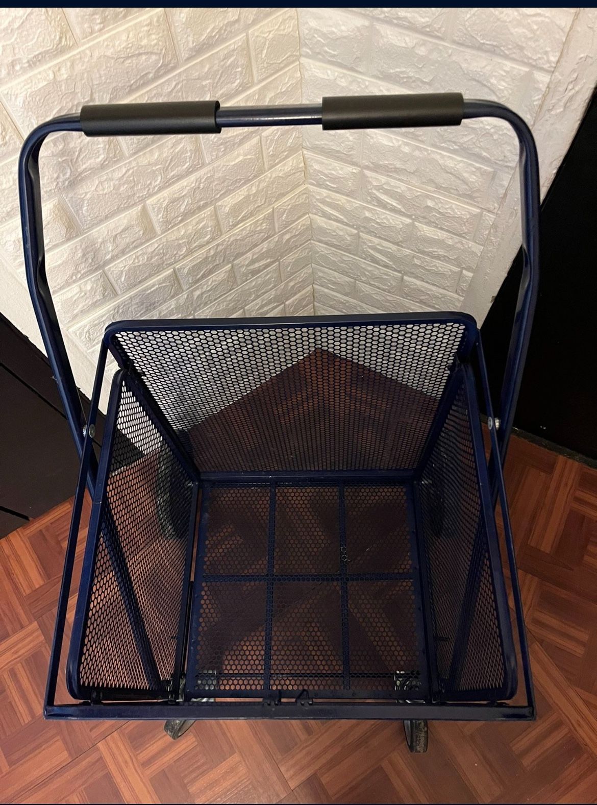 Heavy-Duty Mesh Steel Utility Wagon - photo 2