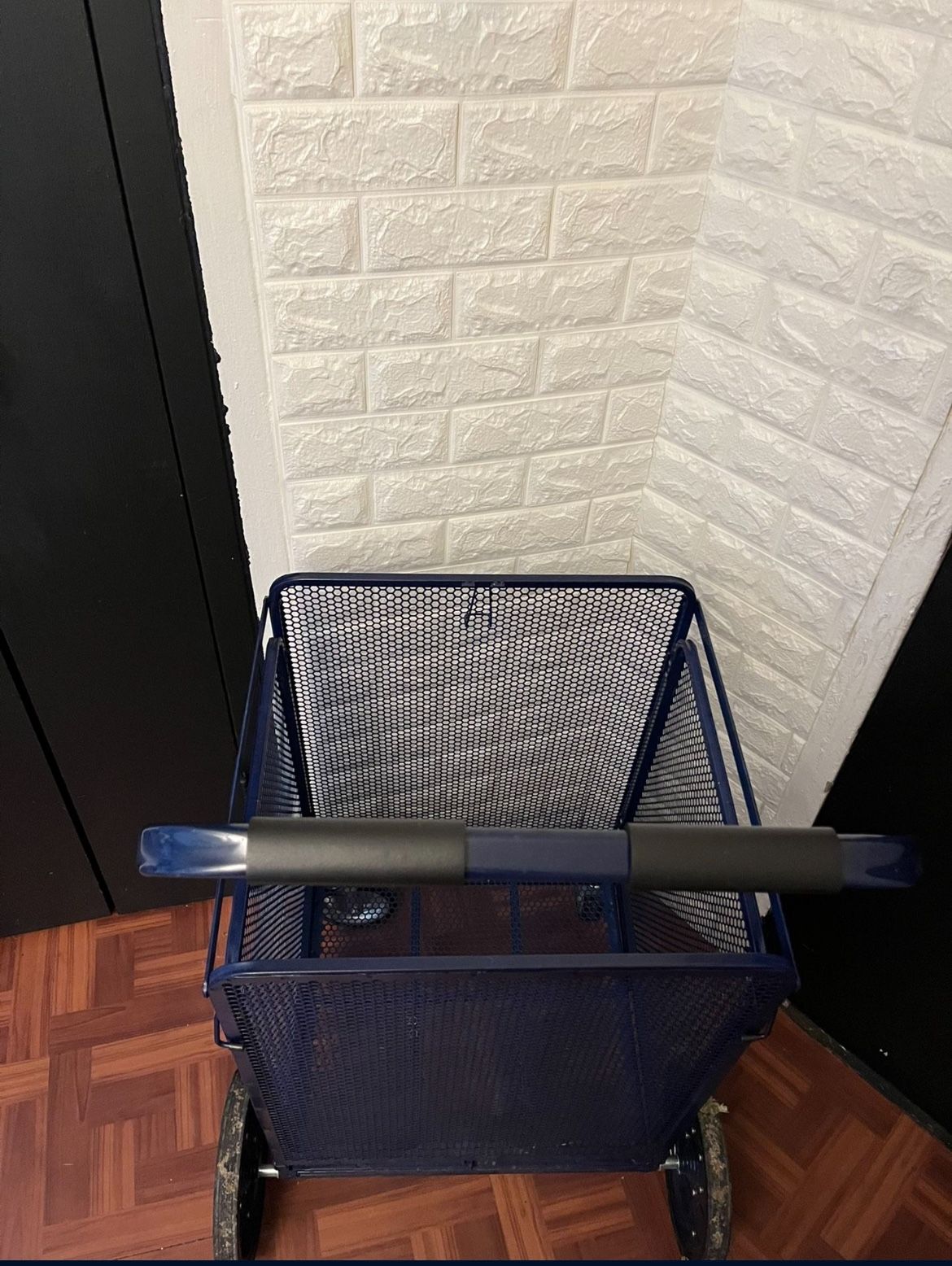 Heavy-Duty Mesh Steel Utility Wagon - photo 4