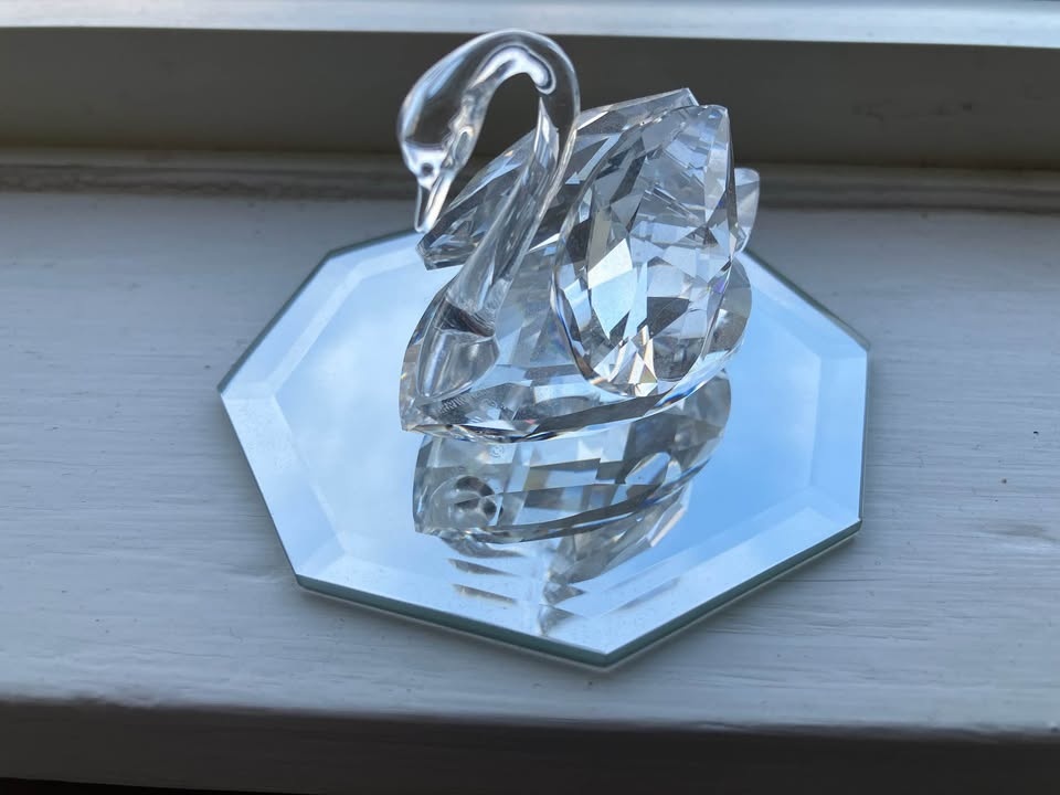 Crystal Swan Figurine with Mirrored Base - photo 2