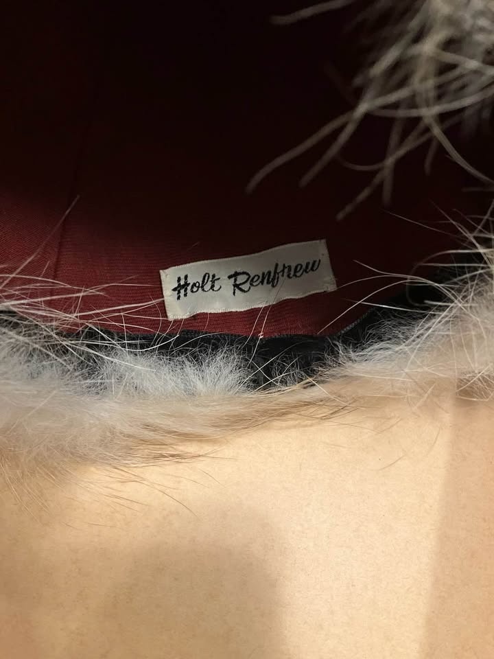 Holt Renfrew Fur Hat - Size 20 3/4 - photo 2