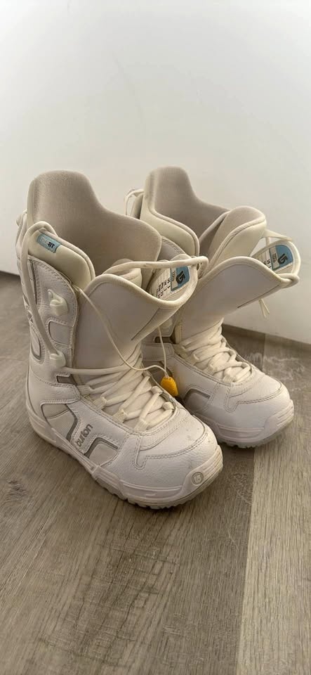 Burton Coco Snowboard Boots Women's US 5