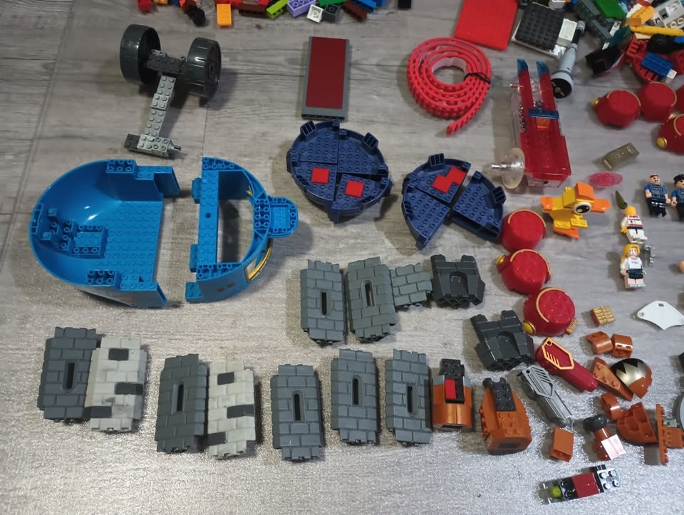 8 Lbs Mega Bloks & Other Building Blocks Lot - photo 2