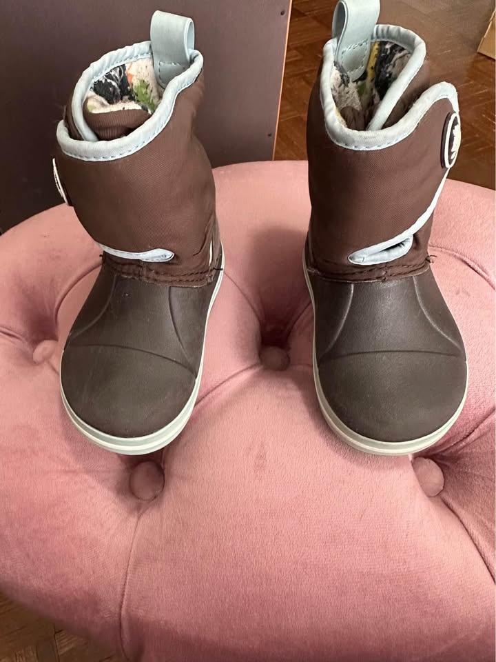 Crocs Winter Boots - Size C7 - photo 2