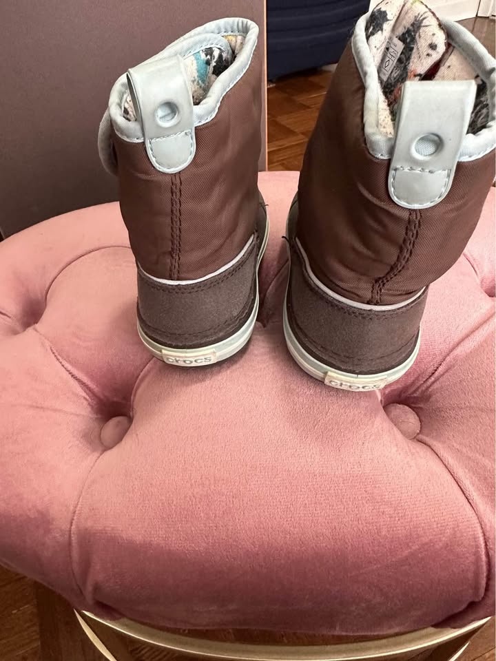 Crocs Winter Boots - Size C7 - photo 3