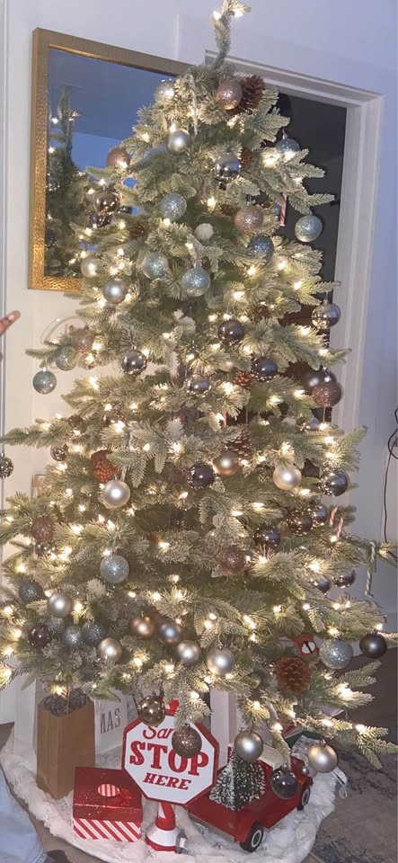 6ft Christmas Tree & Decorations