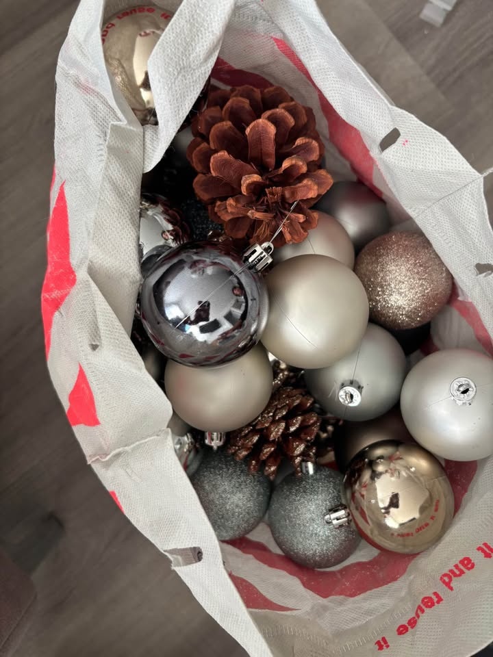 6ft Christmas Tree & Decorations - photo 2