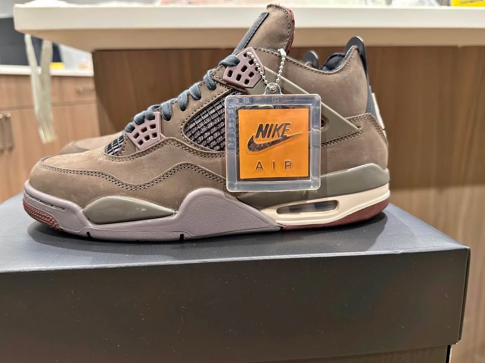 A MA MANIÉRE X AIR JORDAN 4 "DARK MOCHA" sz 8.5
