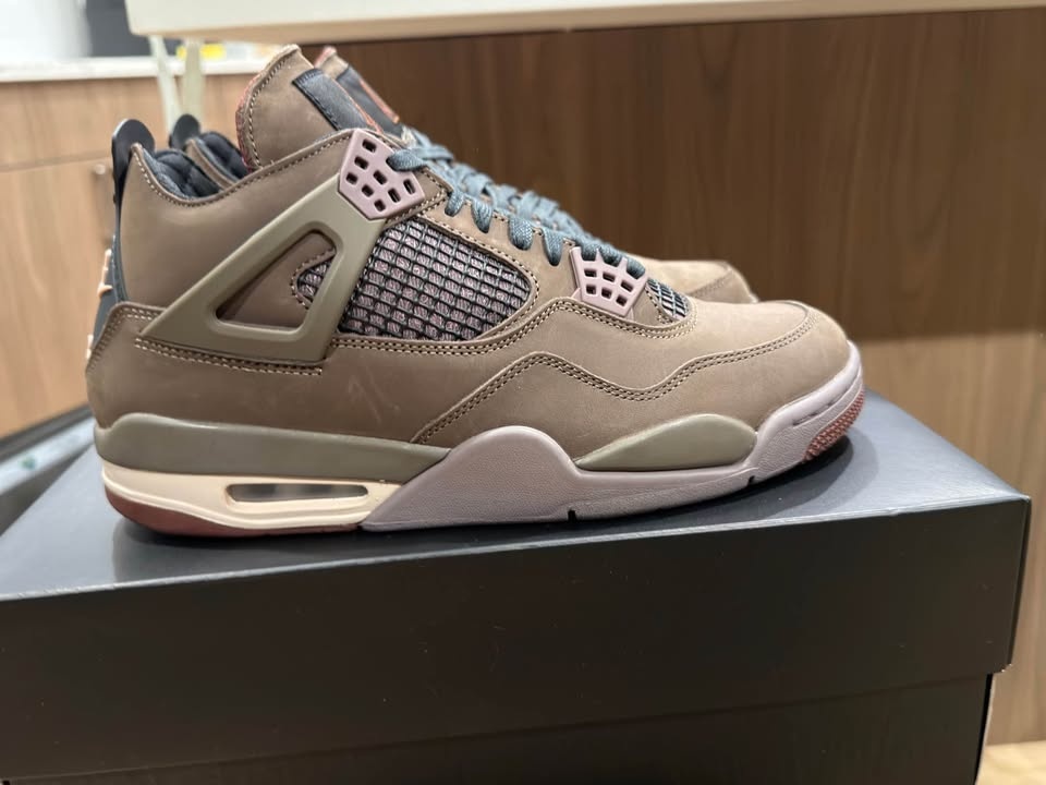 A MA MANIÉRE X AIR JORDAN 4 "DARK MOCHA" sz 8.5 - photo 2