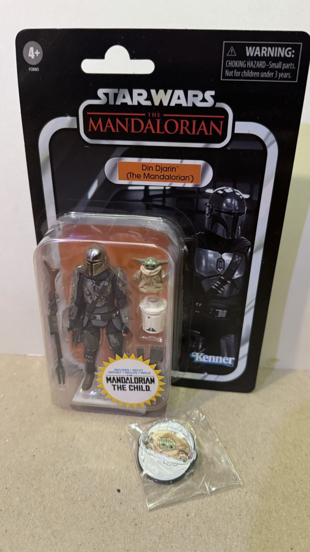 Star Wars Vintage Collection Din Djarin with Child VC177