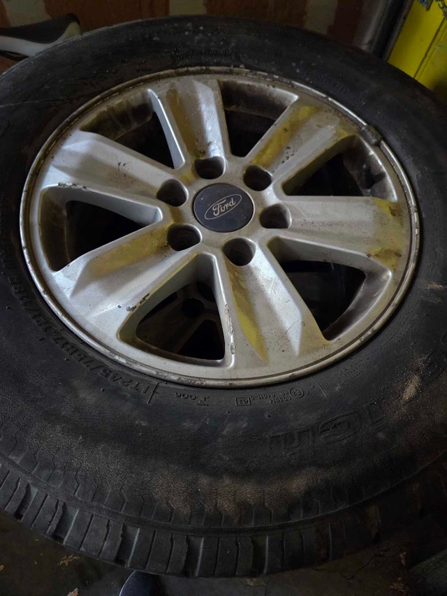 Ford Michelin Tire and Rim - 235/75R16 - photo 3