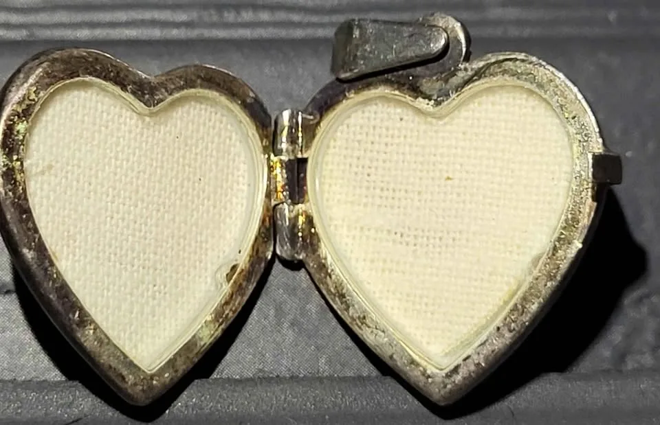 Vintage Itallian Silver Heart Locket image indicator(2)