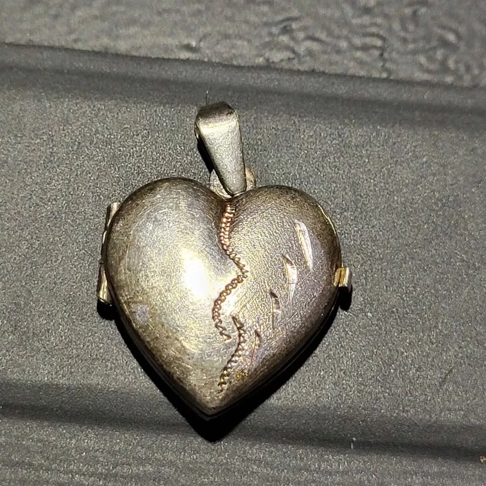Vintage Itallian Silver Heart Locket image indicator(5)