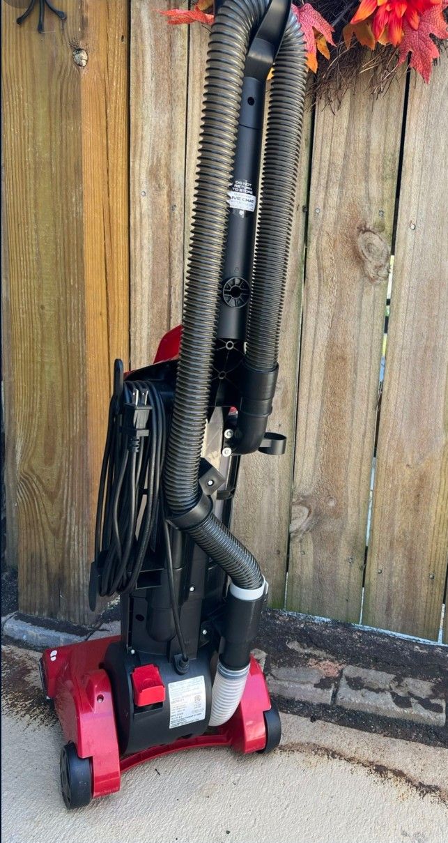 Dirt Devil Endura Express Bagless Vacuum - Lightweight - photo 2