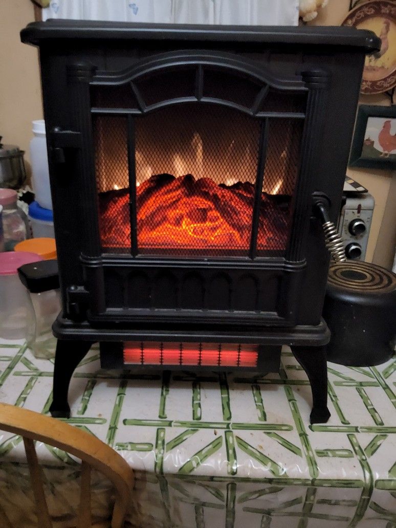 Mainstays 3D Electric Heater Stove with Life-like Flame