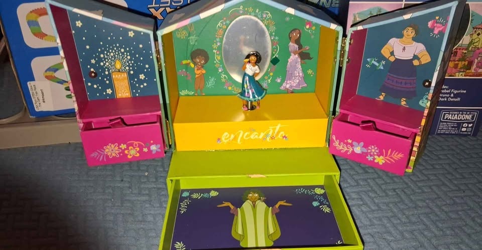 Disney's Encanto Jewelry Box - photo 4