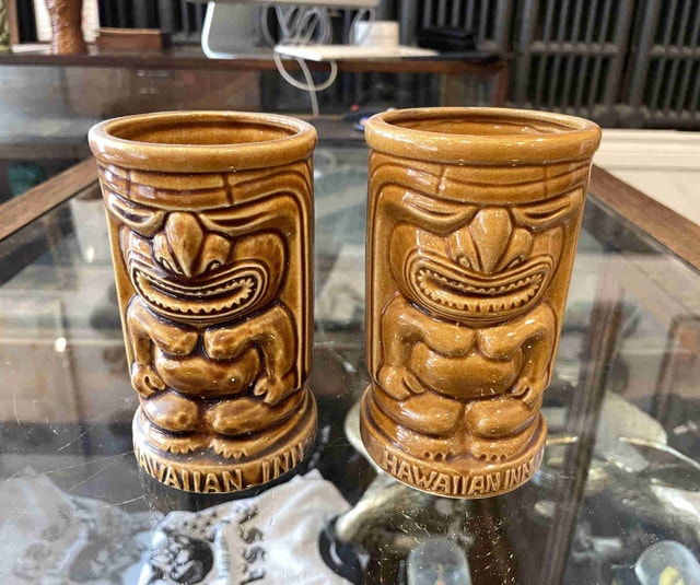 2 Hawaiian Inn Tiki Mugs Retro Vintage