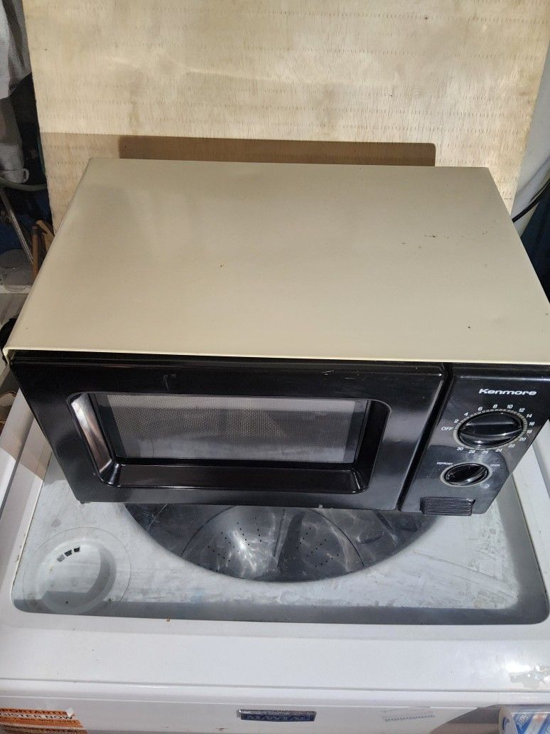 Kenmore Compact Microwave - Vintage, Great Quality - photo 2