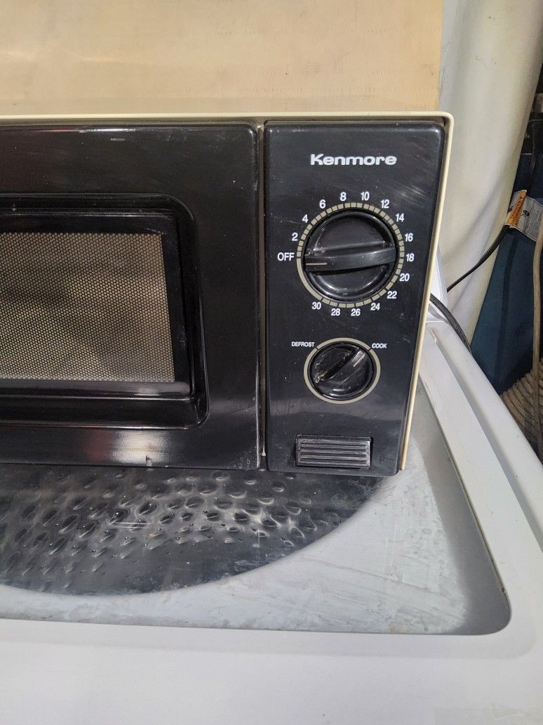 Kenmore Compact Microwave - Vintage, Great Quality - photo 3