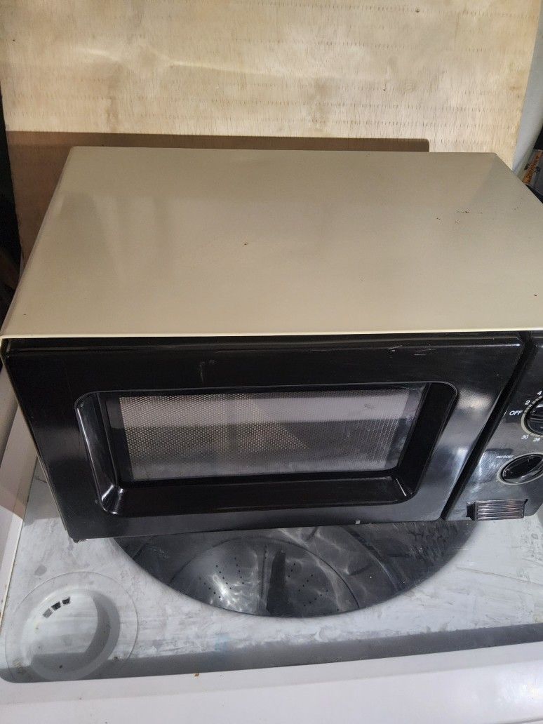 Kenmore Compact Microwave - Vintage, Great Quality - photo 4