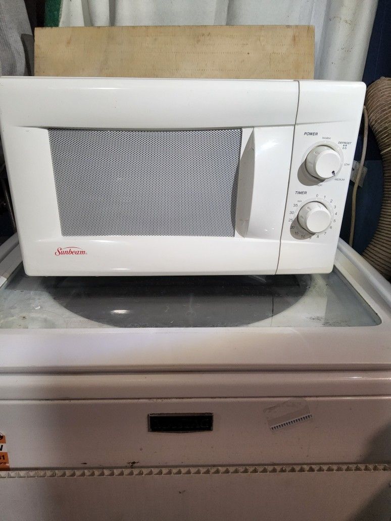 Sunbeam Compact Microwave