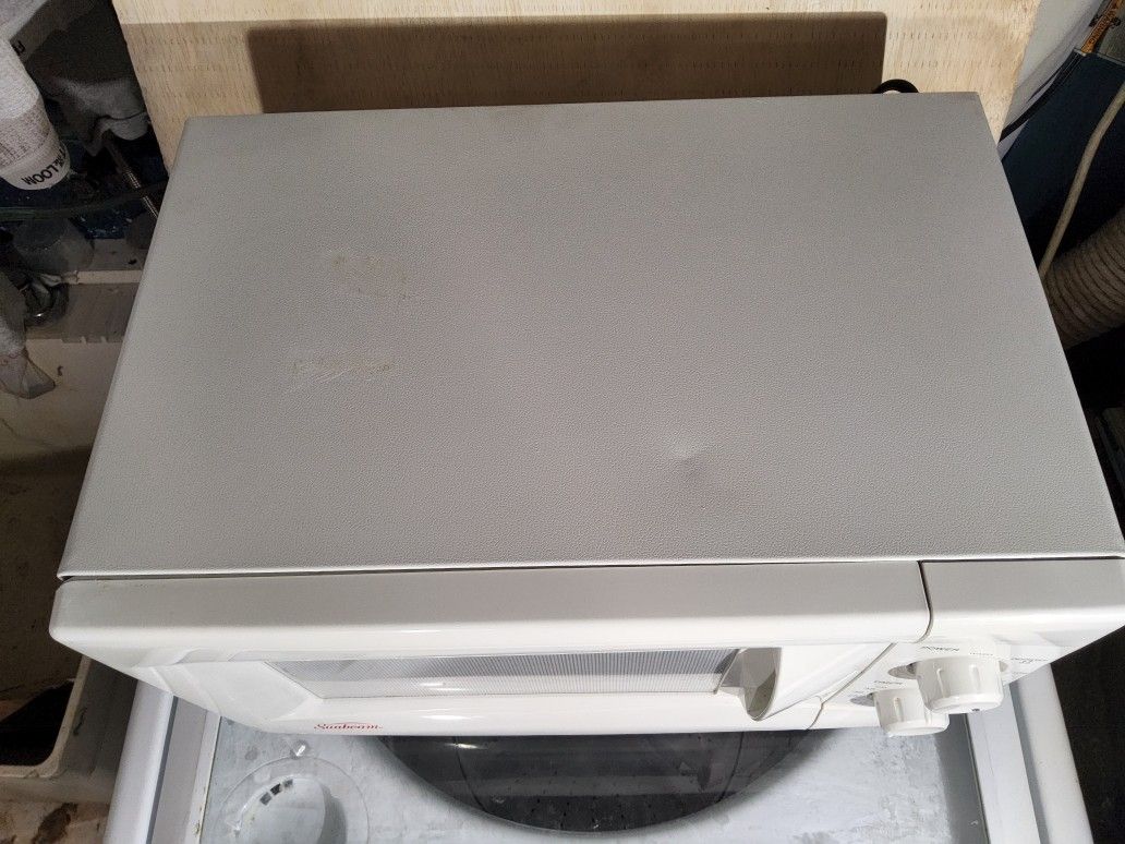 Sunbeam Compact Microwave - photo 3