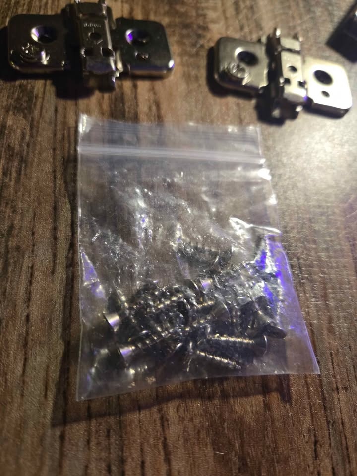 Set of 4 Blum 71B3550 Soft-Close Hinges w/ Plates & Screws - photo 5