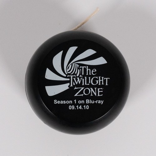 The Twilight Zone Bluray Season 1 YoYo - photo 2