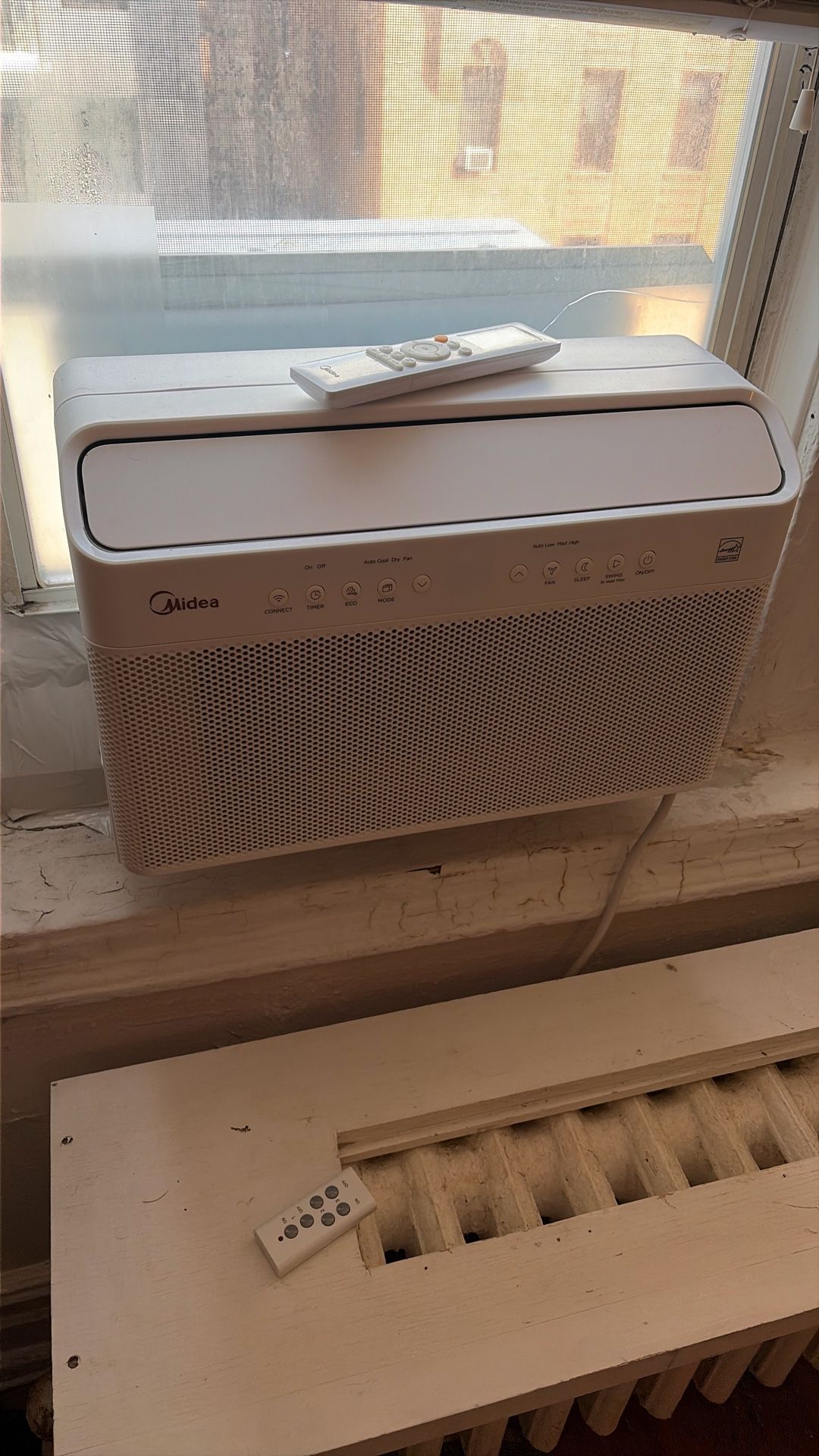 Midea U-Shaped AC With Remote