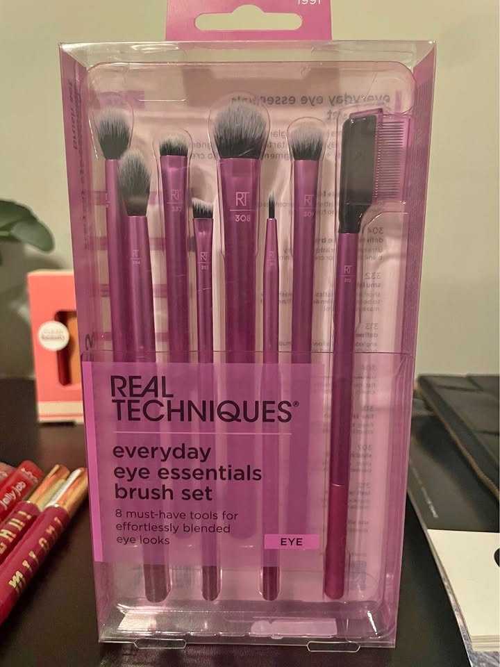 Eye Essentials Brush set