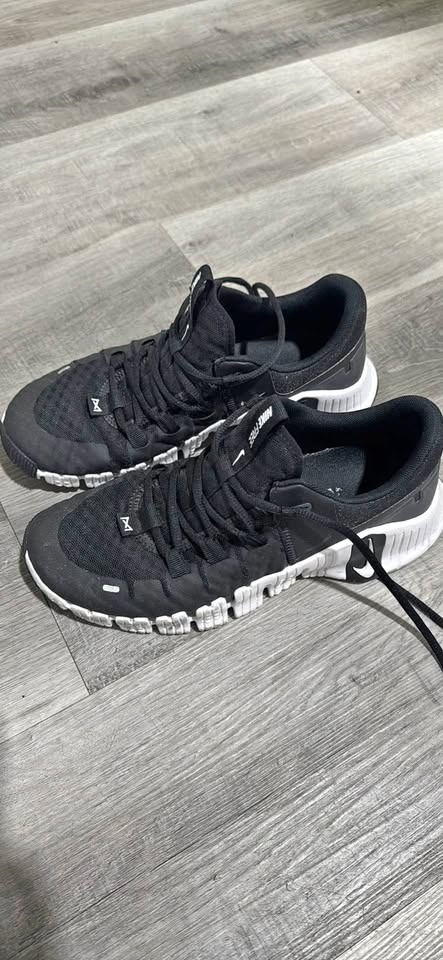 Nike Free Metcon Black Sneakers Size 8.5