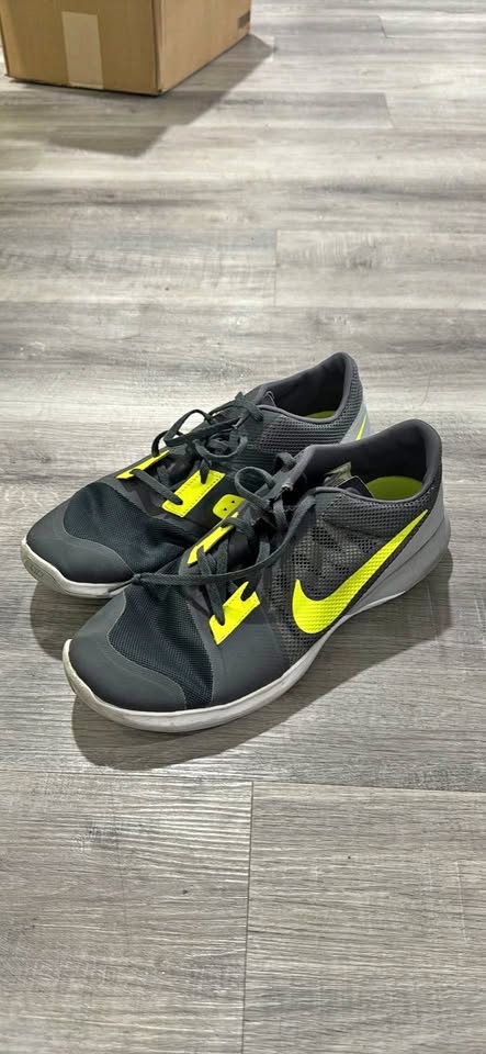 Nike Black Neon Yellow Athletic Shoes Size 10.5