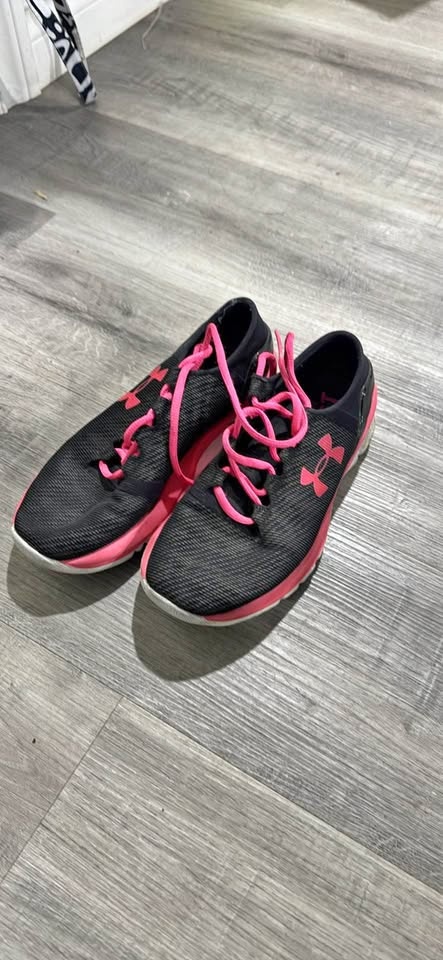 Under Armour Running Shoes Black Pink Size 6