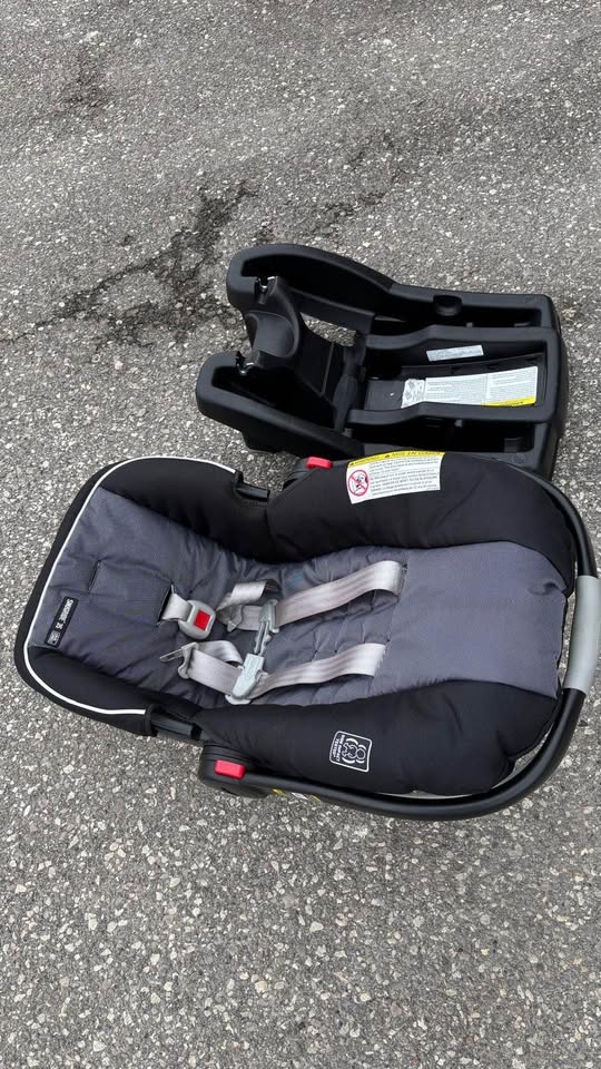 Graco SnugRide Click Connect 35 Infant Car Seat - Black/Gray - photo 2