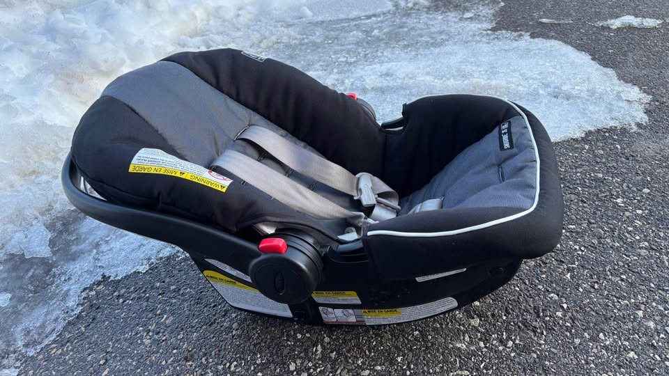 Graco SnugRide Click Connect 35 Infant Car Seat - Black/Gray - photo 3