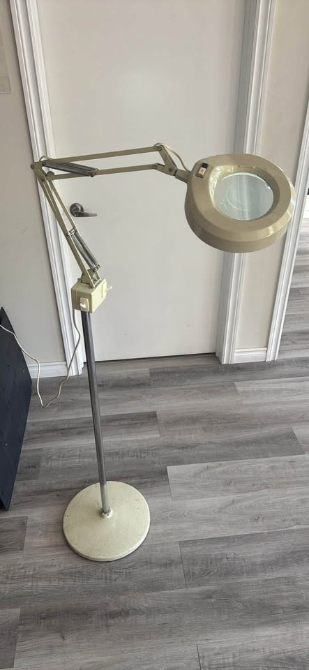 Adjustable Magnifier Floor Lamp with Light - photo 2