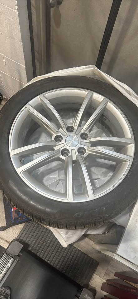 Pirelli Tires with Alloy Rim for Sale - photo 3