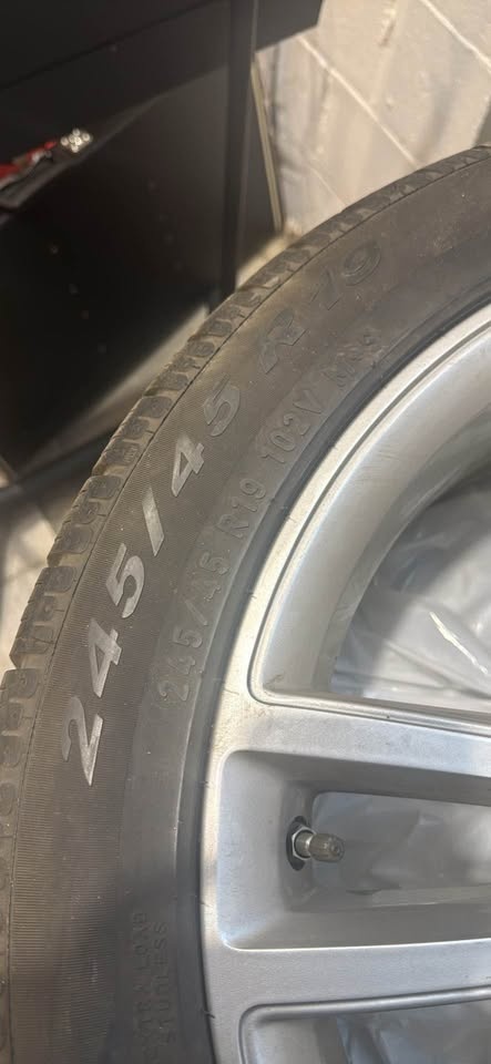 Pirelli Tires with Alloy Rim for Sale - photo 4